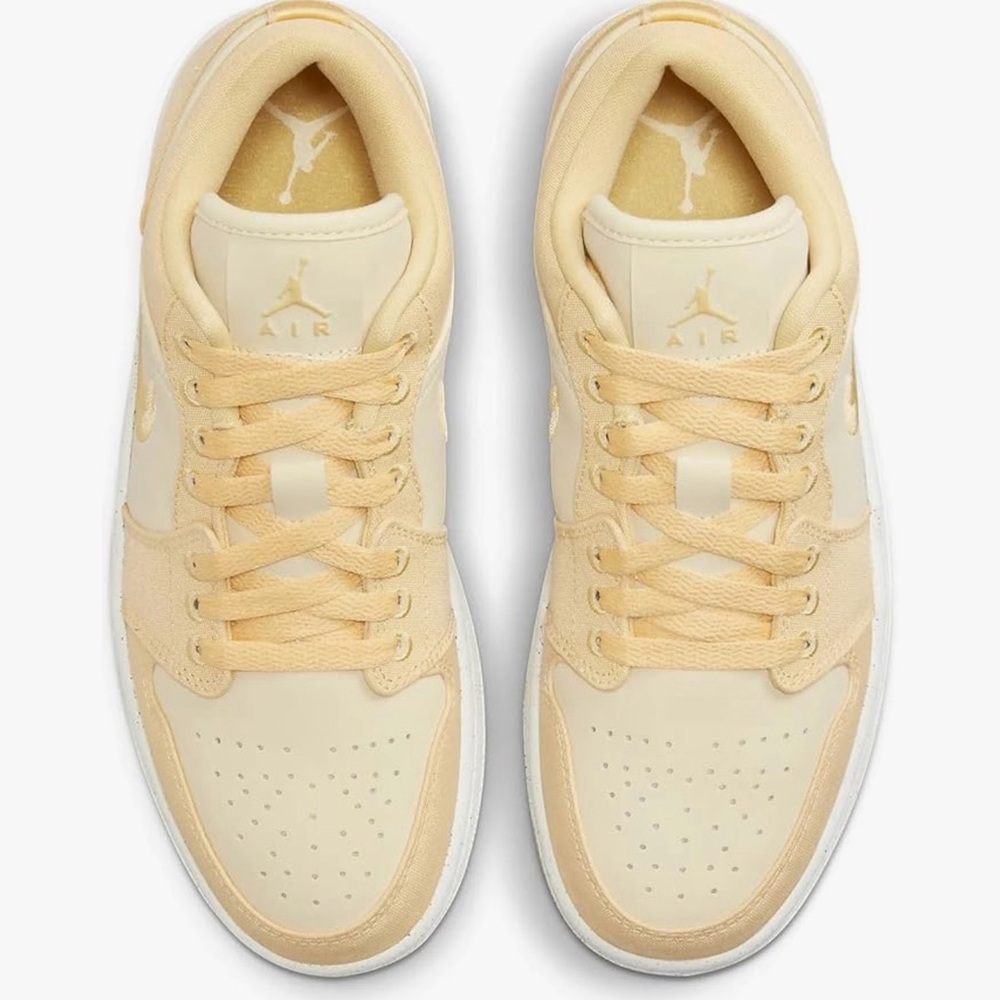 Nike air Jordan Low SE Peach and Cream Sneakers SZ:6
